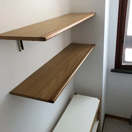 Apt